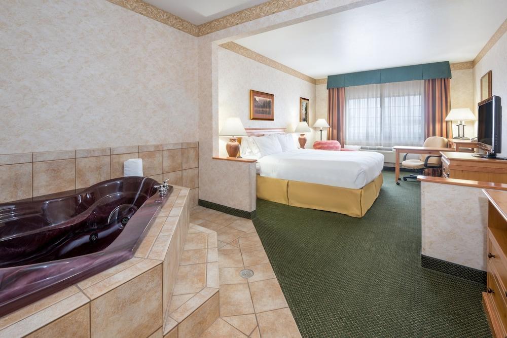 Holiday Inn Express Hotel & Suites Raton By Ihg Eksteriør billede