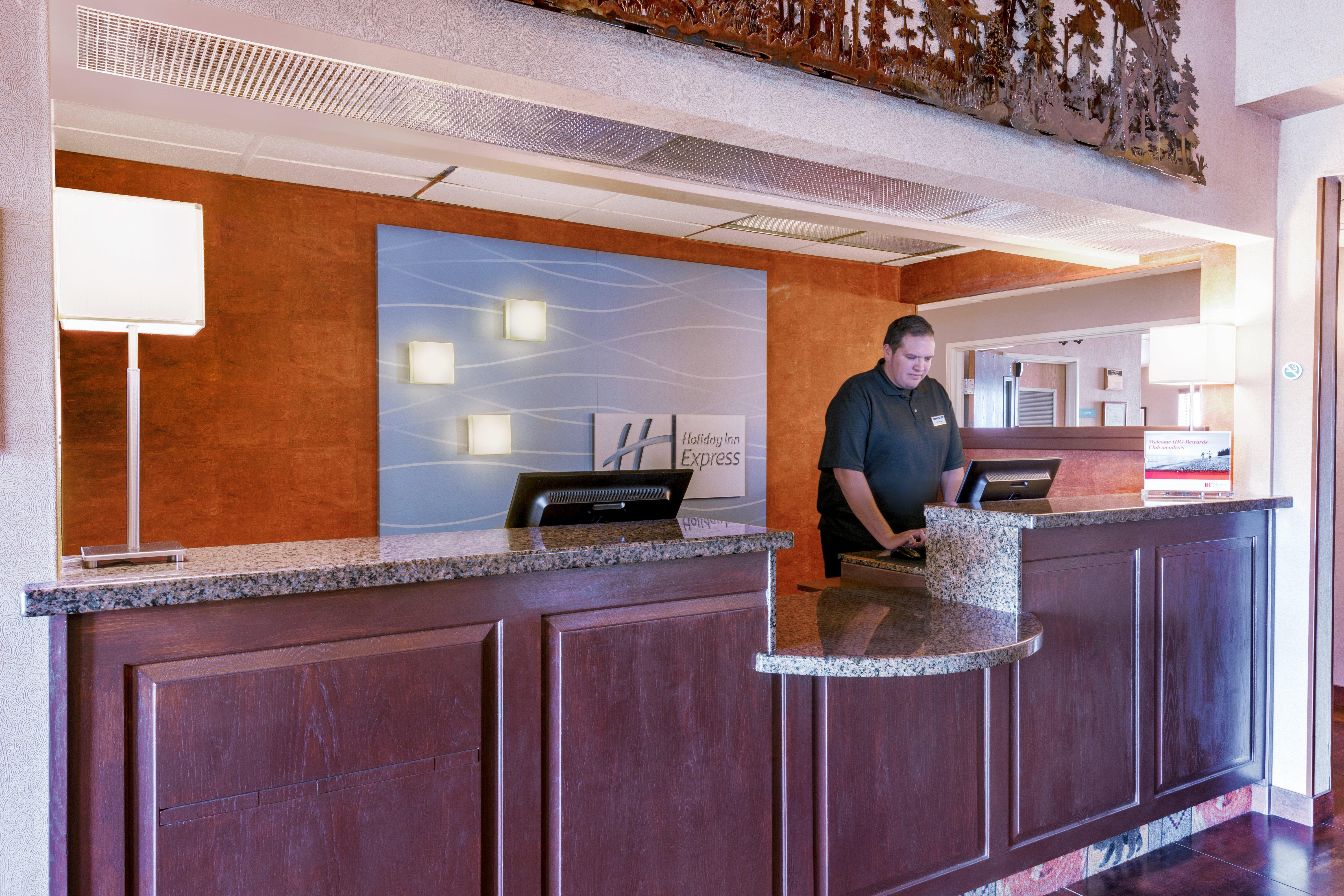 Holiday Inn Express Hotel & Suites Raton By Ihg Eksteriør billede