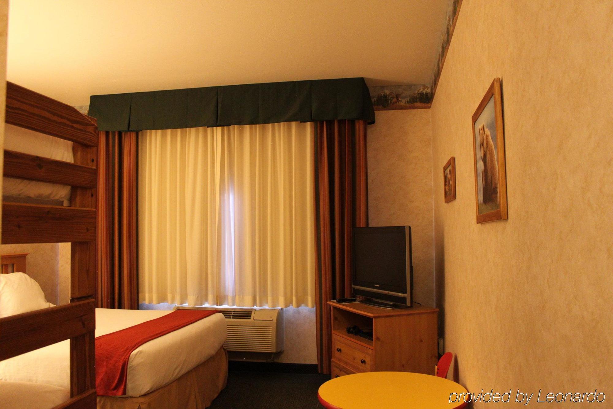 Holiday Inn Express Hotel & Suites Raton By Ihg Eksteriør billede