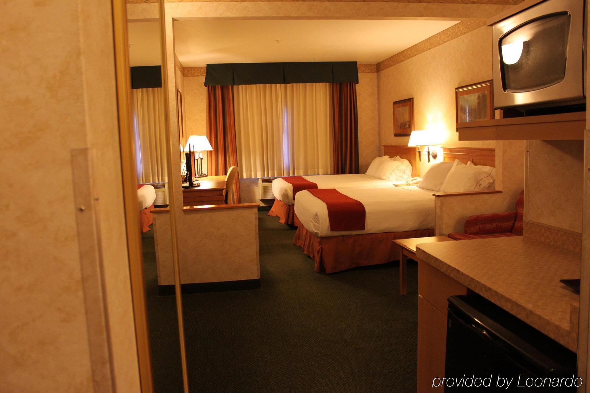 Holiday Inn Express Hotel & Suites Raton By Ihg Eksteriør billede