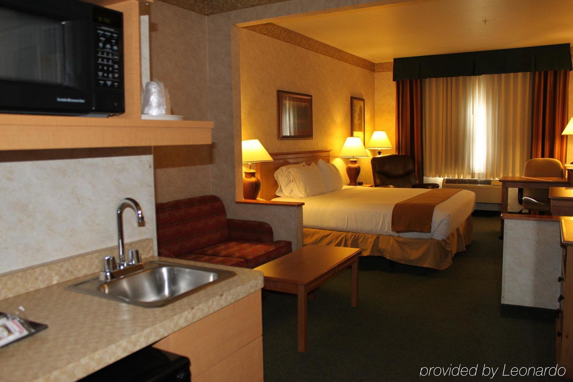 Holiday Inn Express Hotel & Suites Raton By Ihg Eksteriør billede