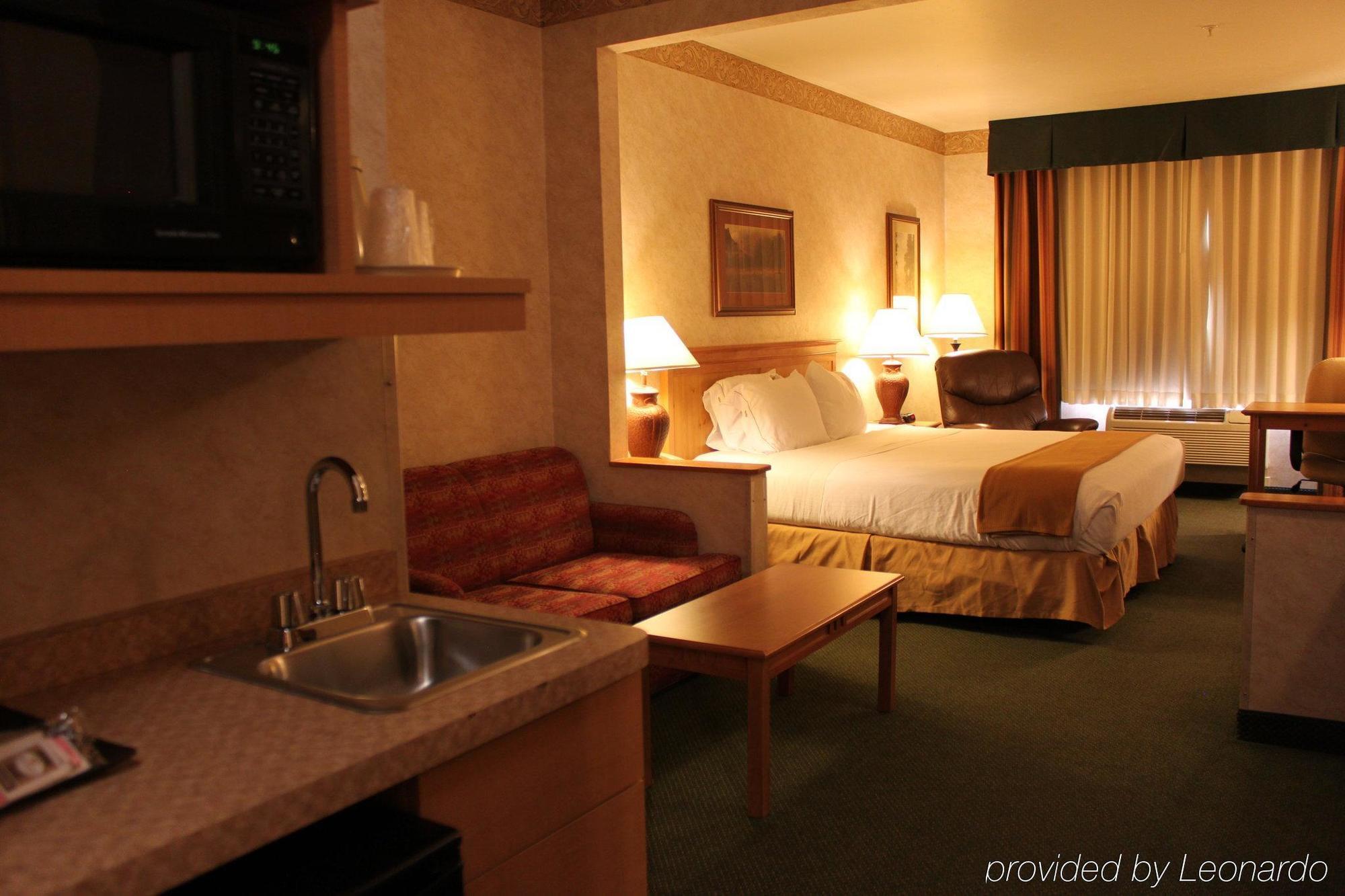 Holiday Inn Express Hotel & Suites Raton By Ihg Eksteriør billede