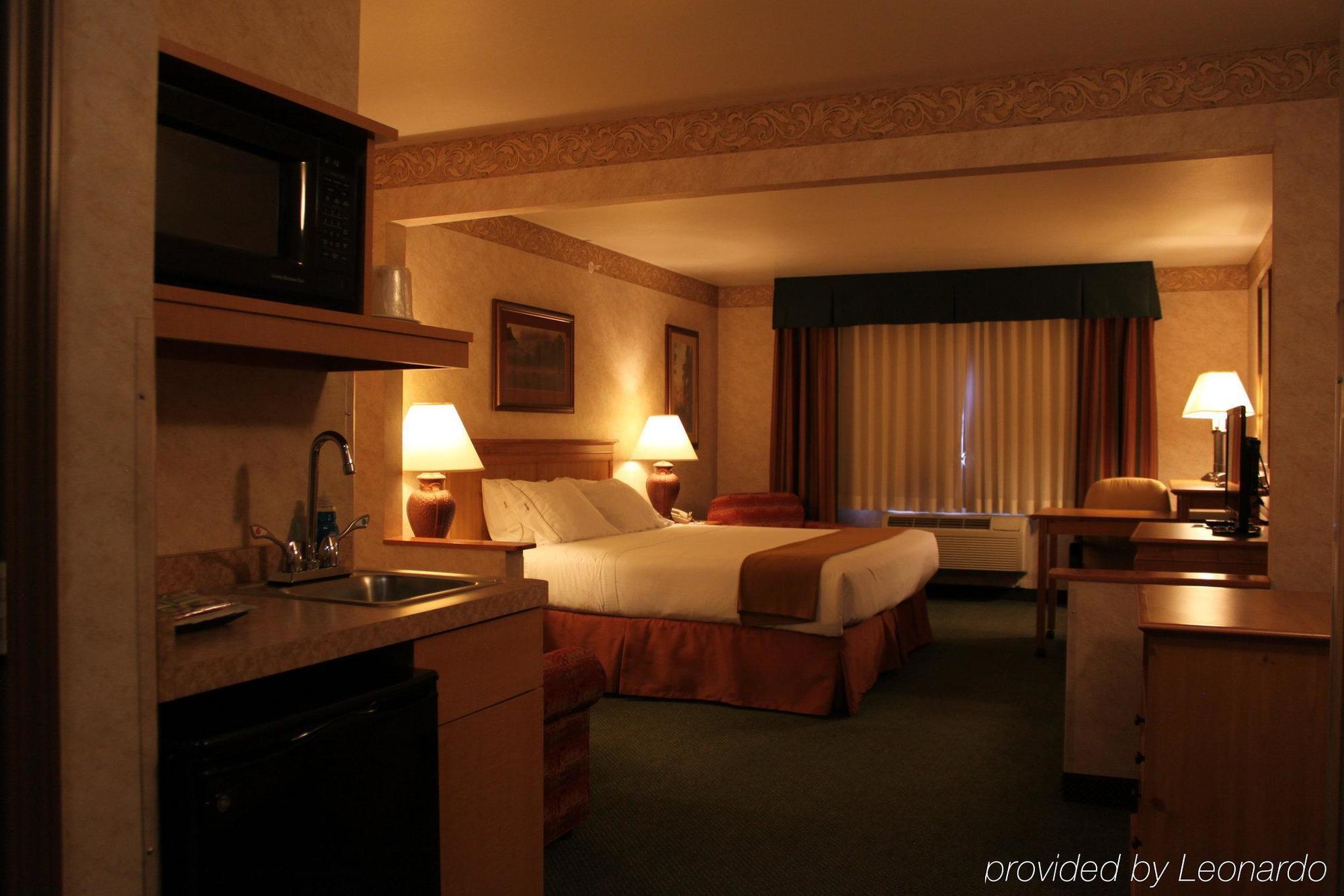 Holiday Inn Express Hotel & Suites Raton By Ihg Eksteriør billede