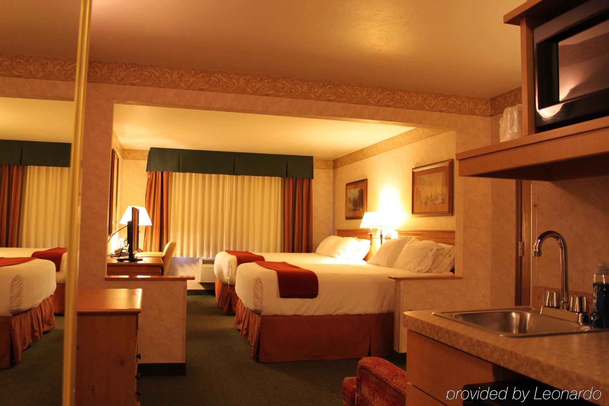 Holiday Inn Express Hotel & Suites Raton By Ihg Eksteriør billede