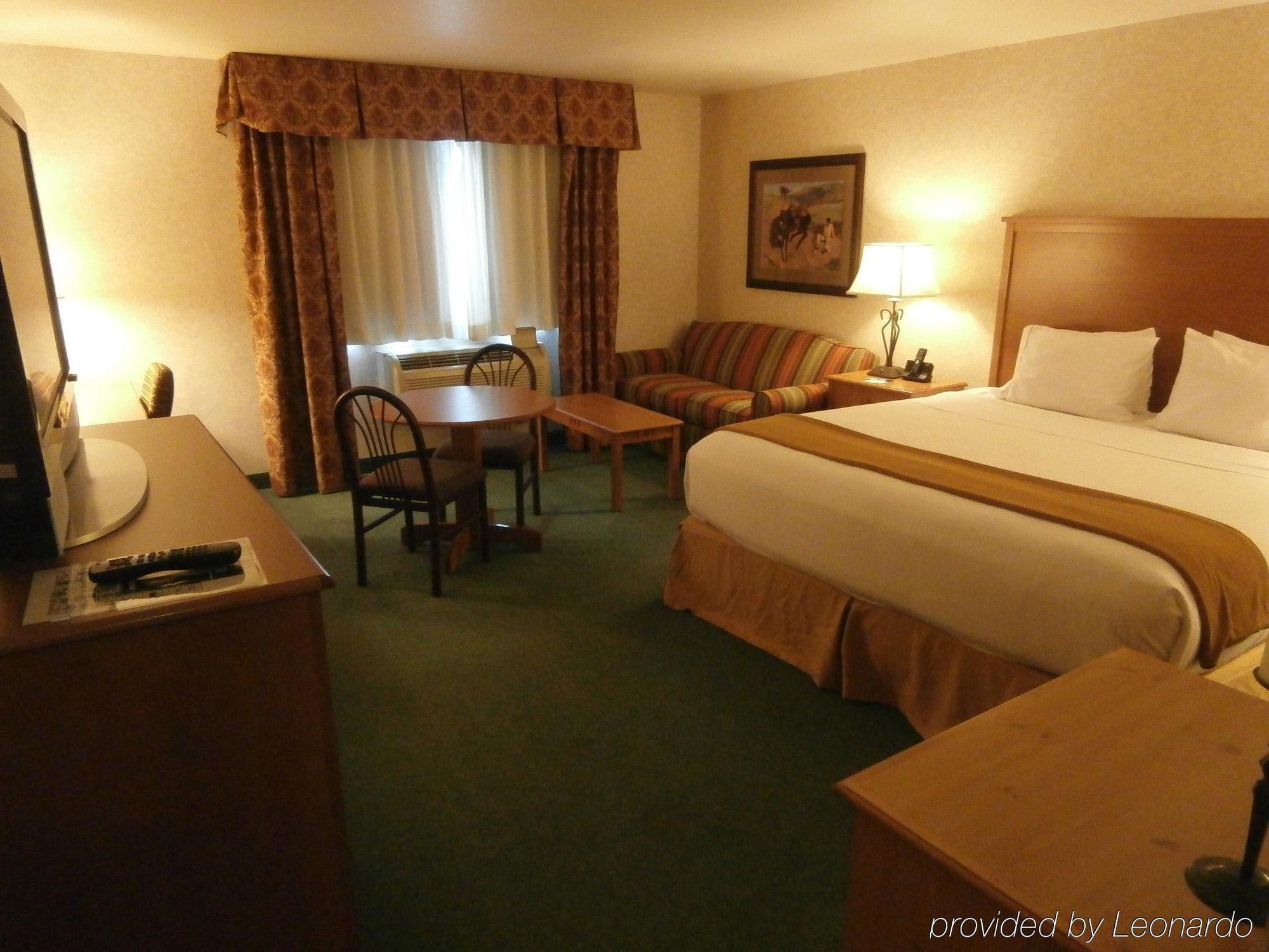 Holiday Inn Express Hotel & Suites Raton By Ihg Eksteriør billede